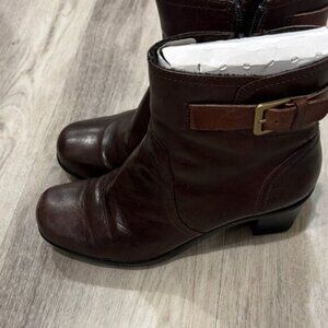 Clarks brown  Chocolate Leather Buckle Boots 9 m
